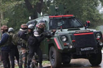 Army jawans stand guard near Kulgam Encounter site in Adigam village of south Kashmir on Saturday, 28 Sep 2024.